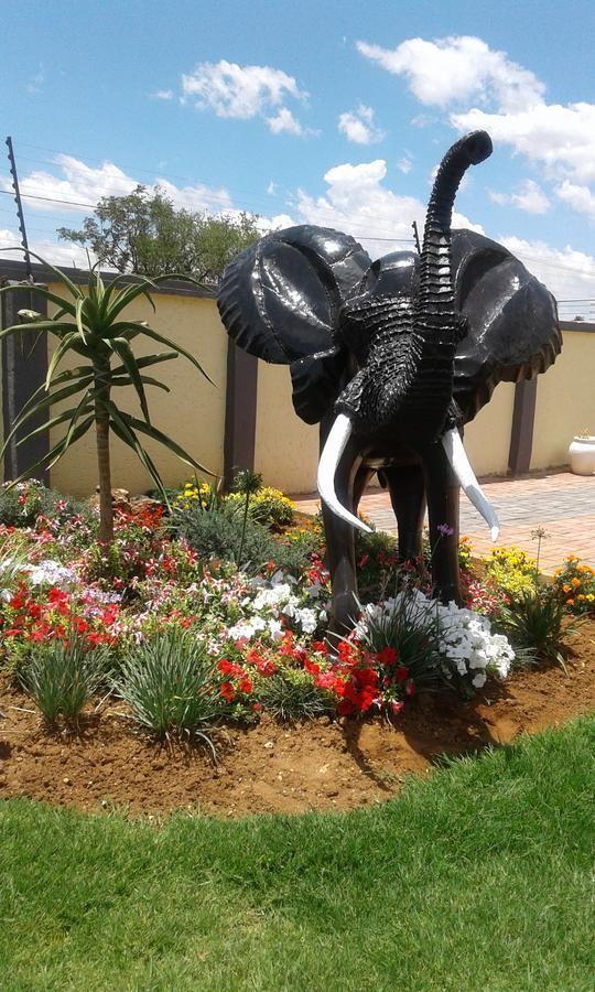 Marang Gardens Lodge Mafikeng Exterior photo